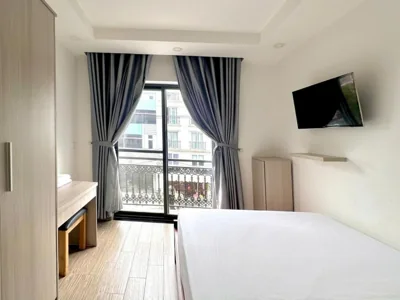 Studio mit Balkon — Lee's Apartment